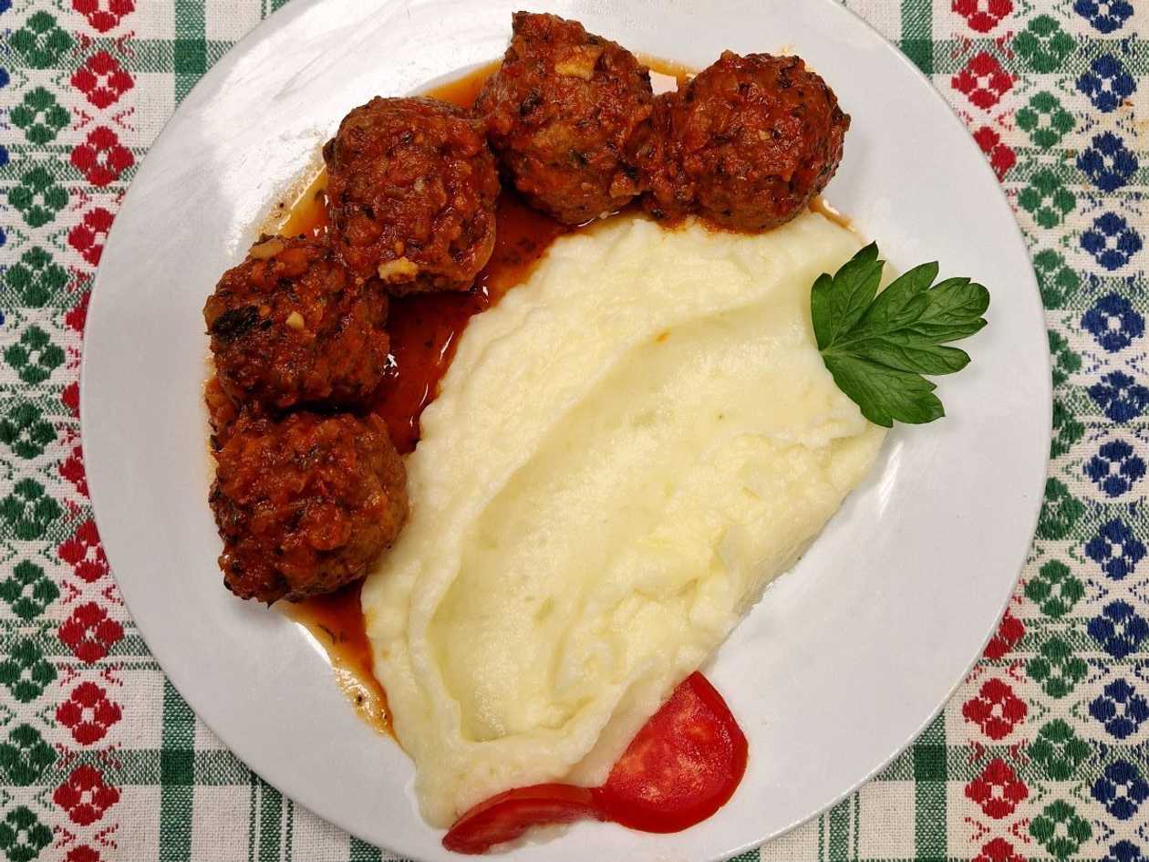 Chiftelute marinate cu piure