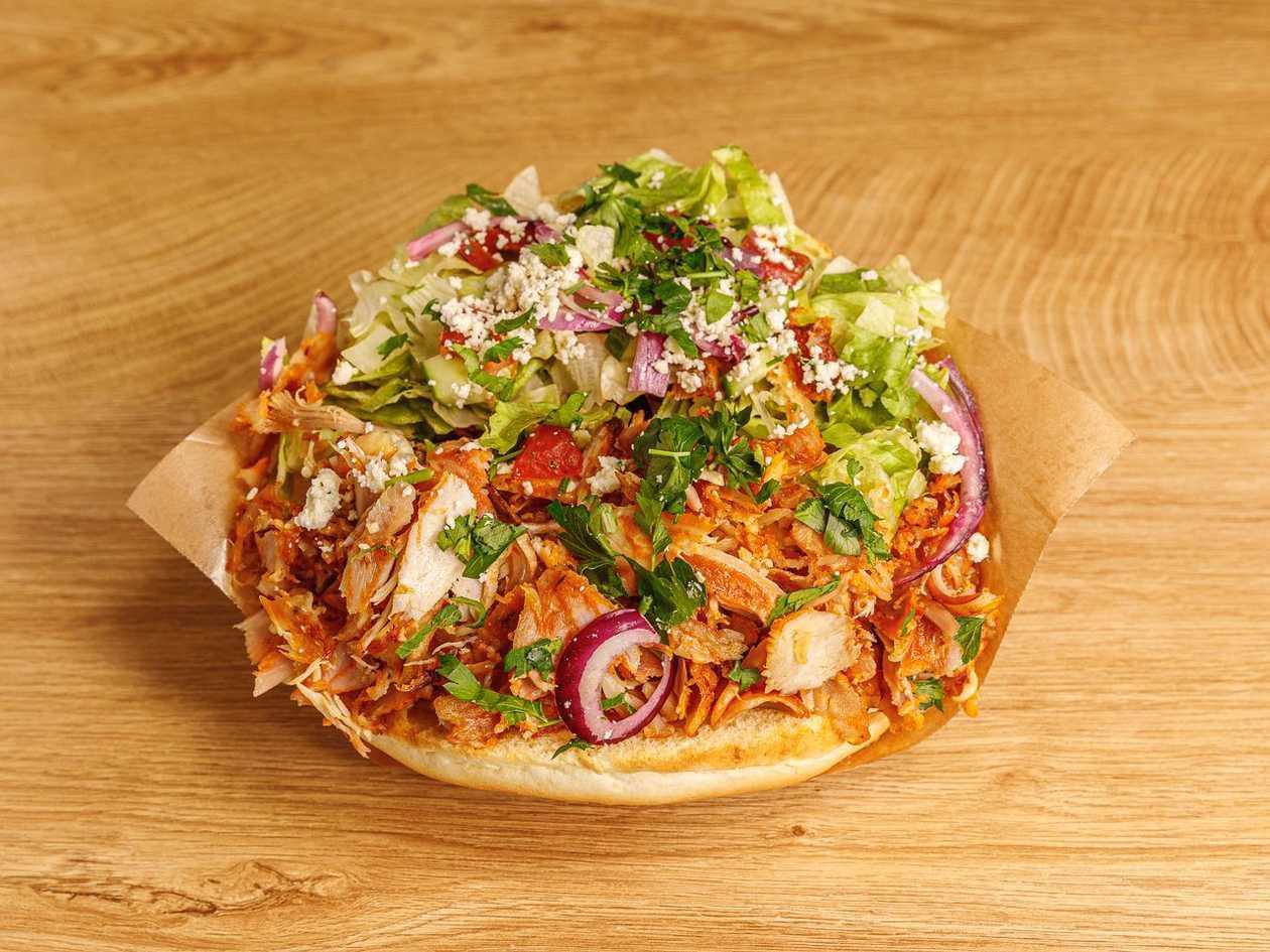 Kebab w Bułce Standard z Żółtym Serem