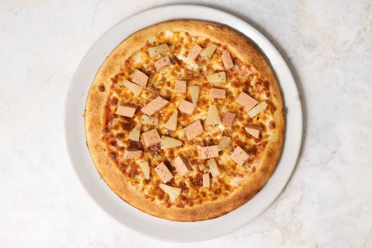 Standard Hawaiian Pizza