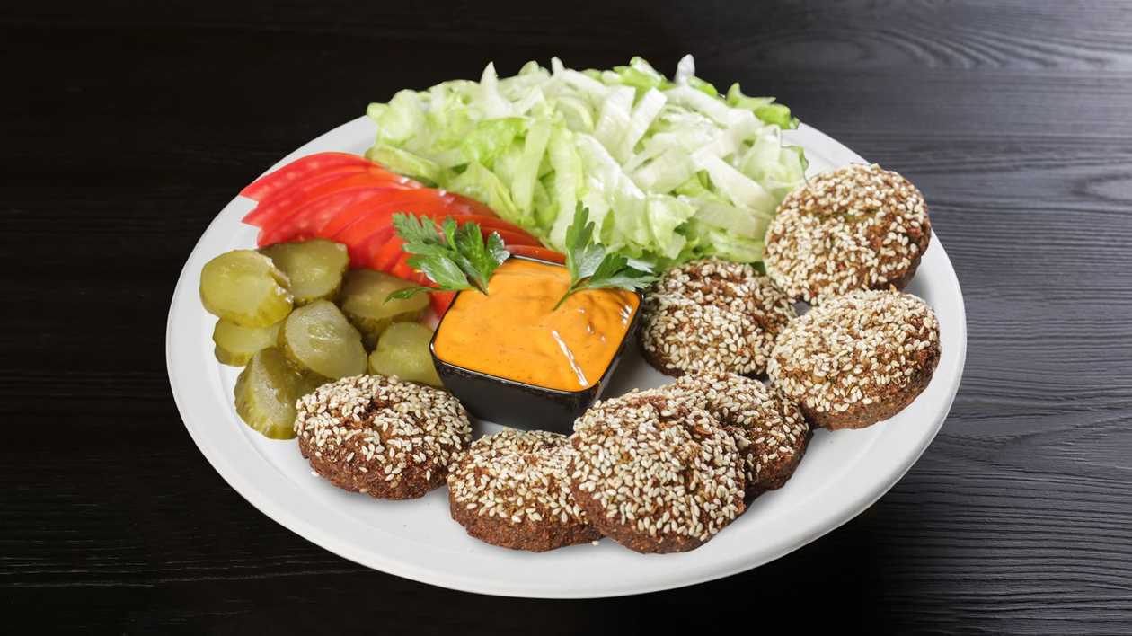 FALAFEL ON A PLATE