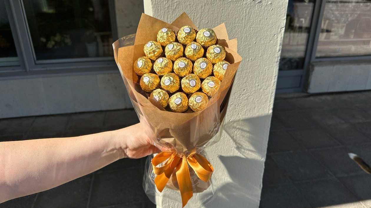 Kuldne Ferrero Rocher šokolaadikimp (230gr)