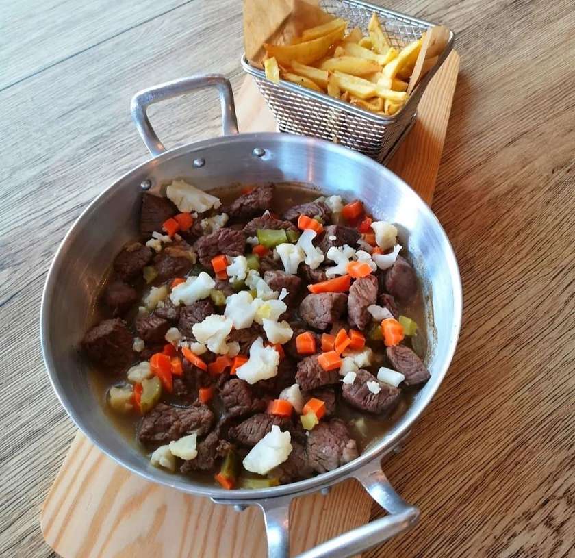 Pica Pau do Lombo (300 gr) com Batatas Fritas