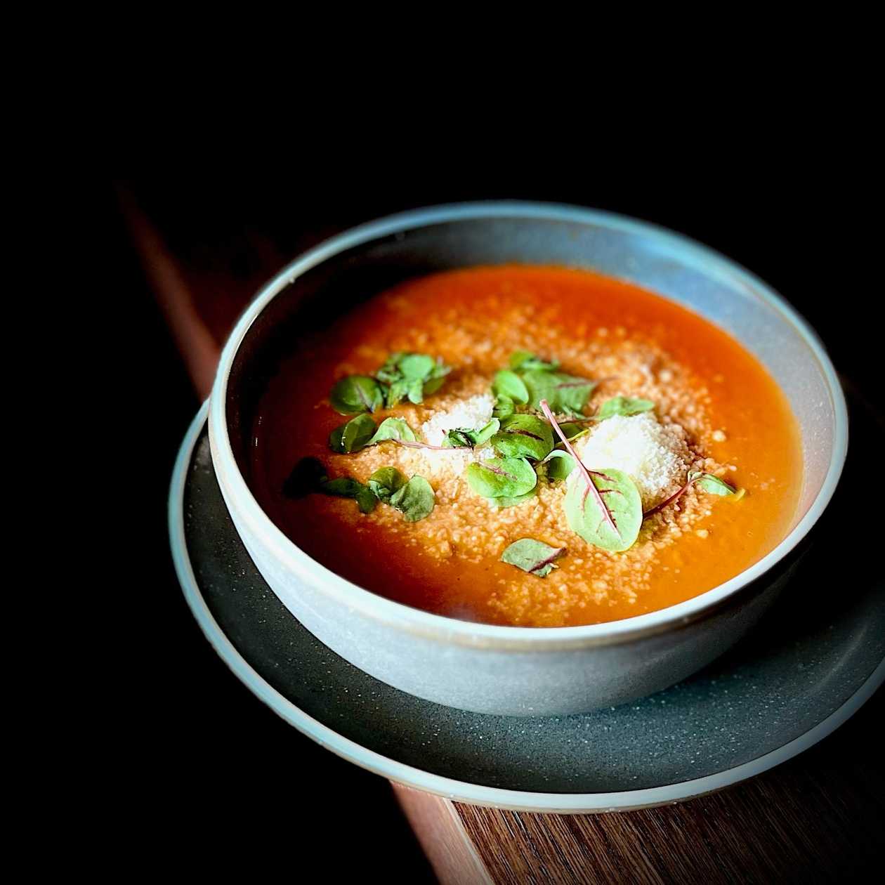Paradajkovo-bazalkový krém s parmezánom