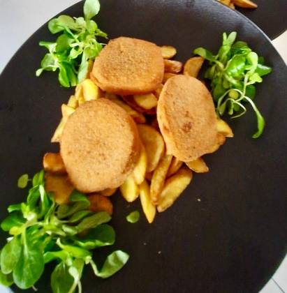 Fried sheep's cheese