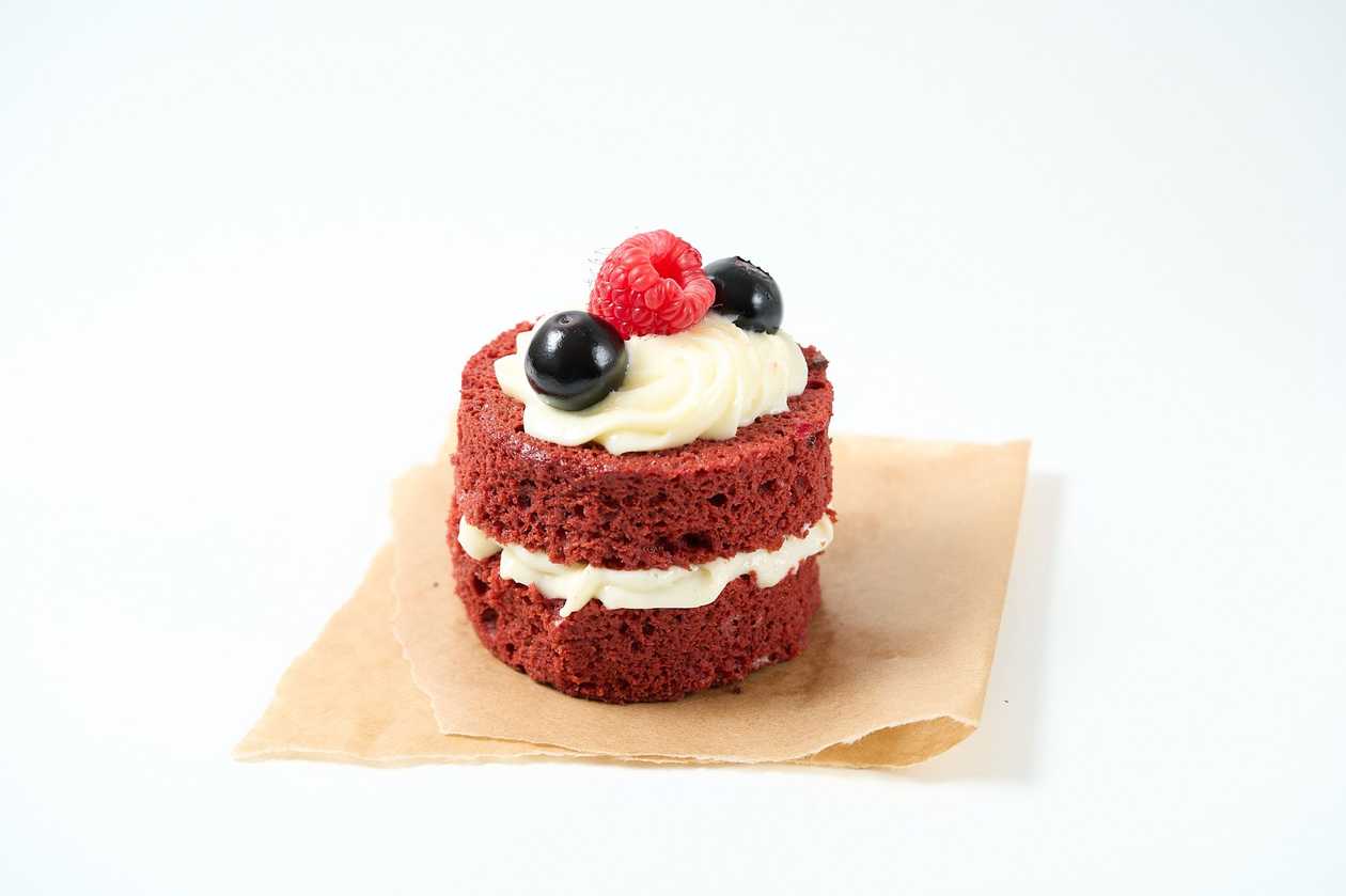 Red Velvet Cupcake with Lemon Curd
