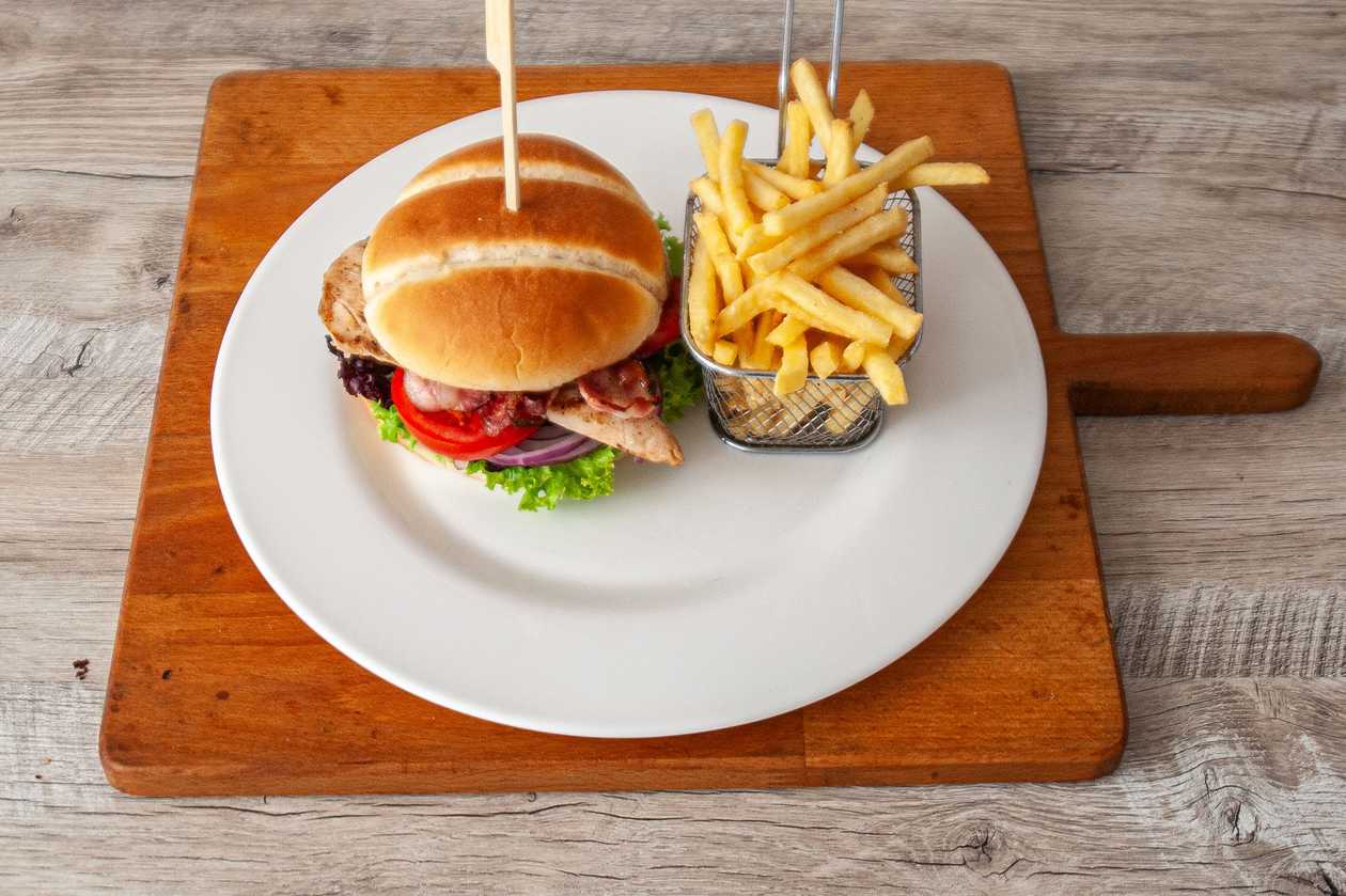 CHICKEN BURGER