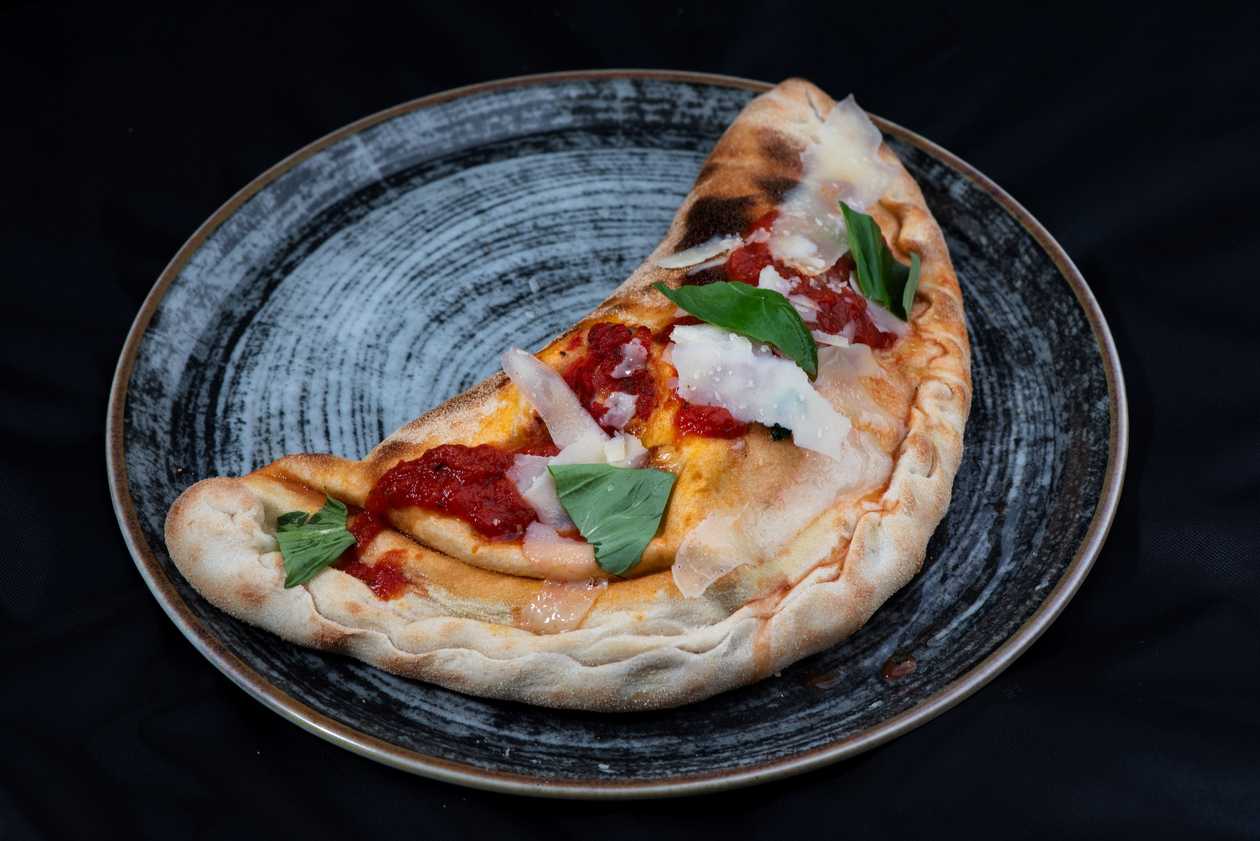 Calzone alla Bolognese pizza
