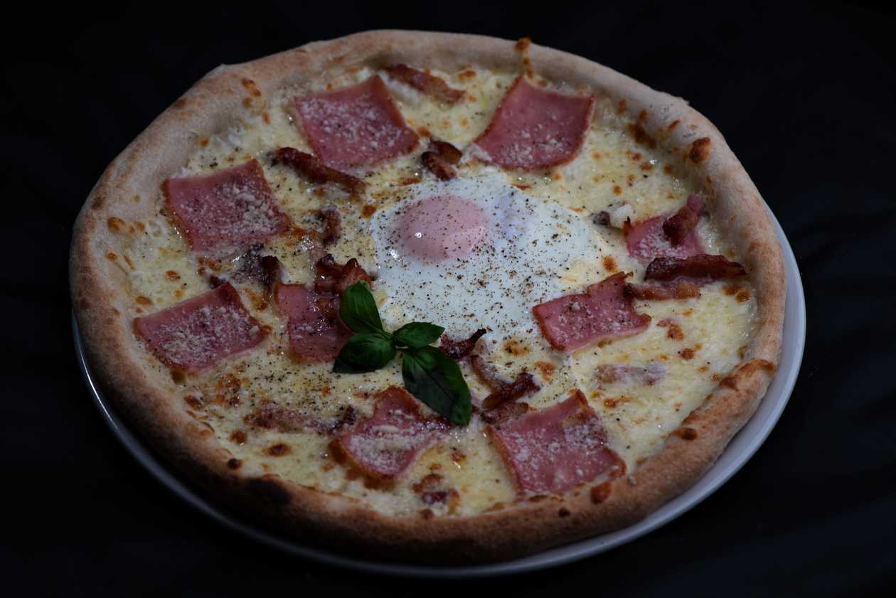 Carbonara pizza
