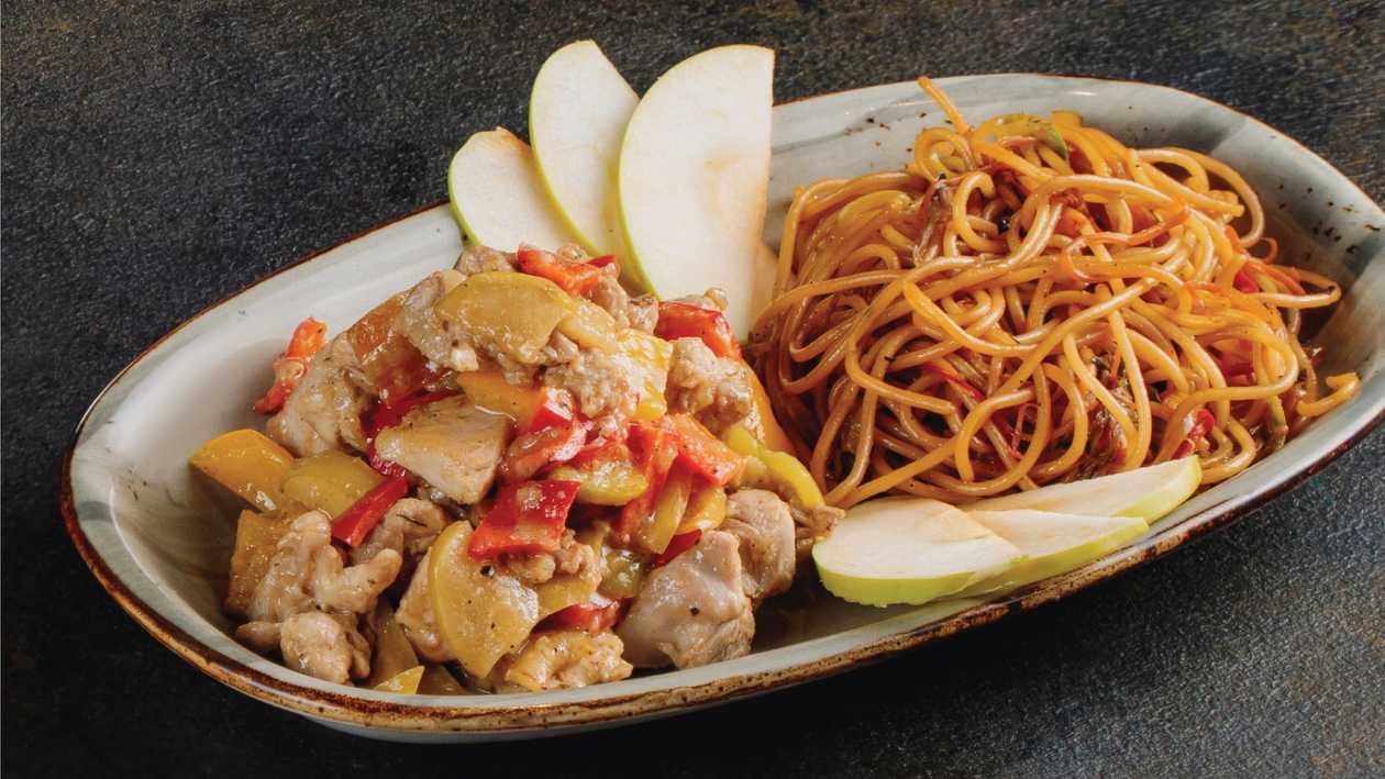Chicken with apple sauce