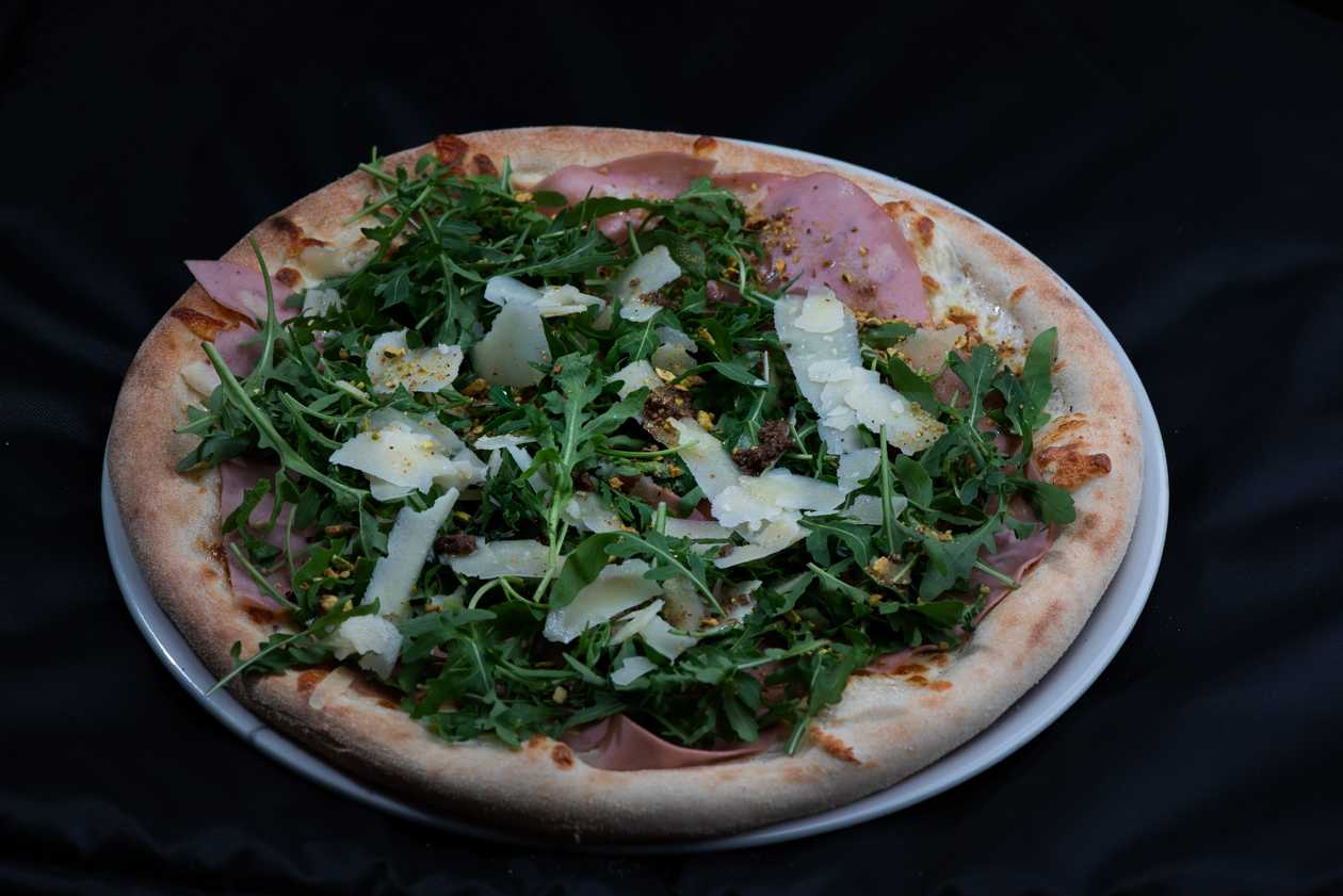 Mortadella pizza
