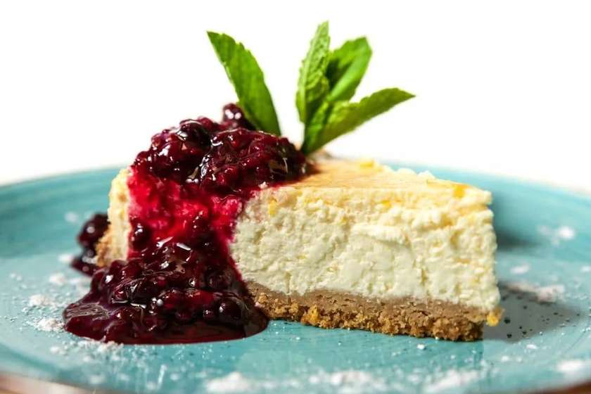 Cheesecake with berries