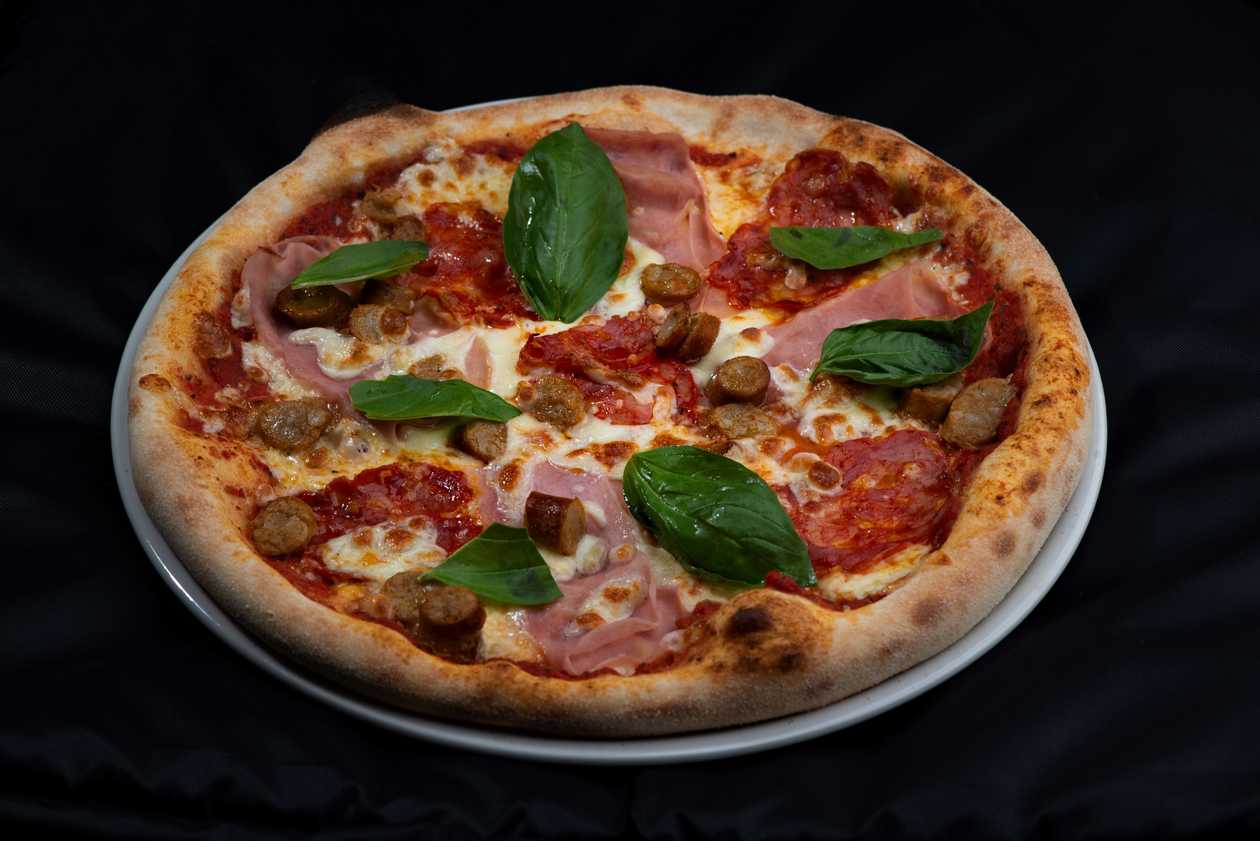 Tre carni pizza