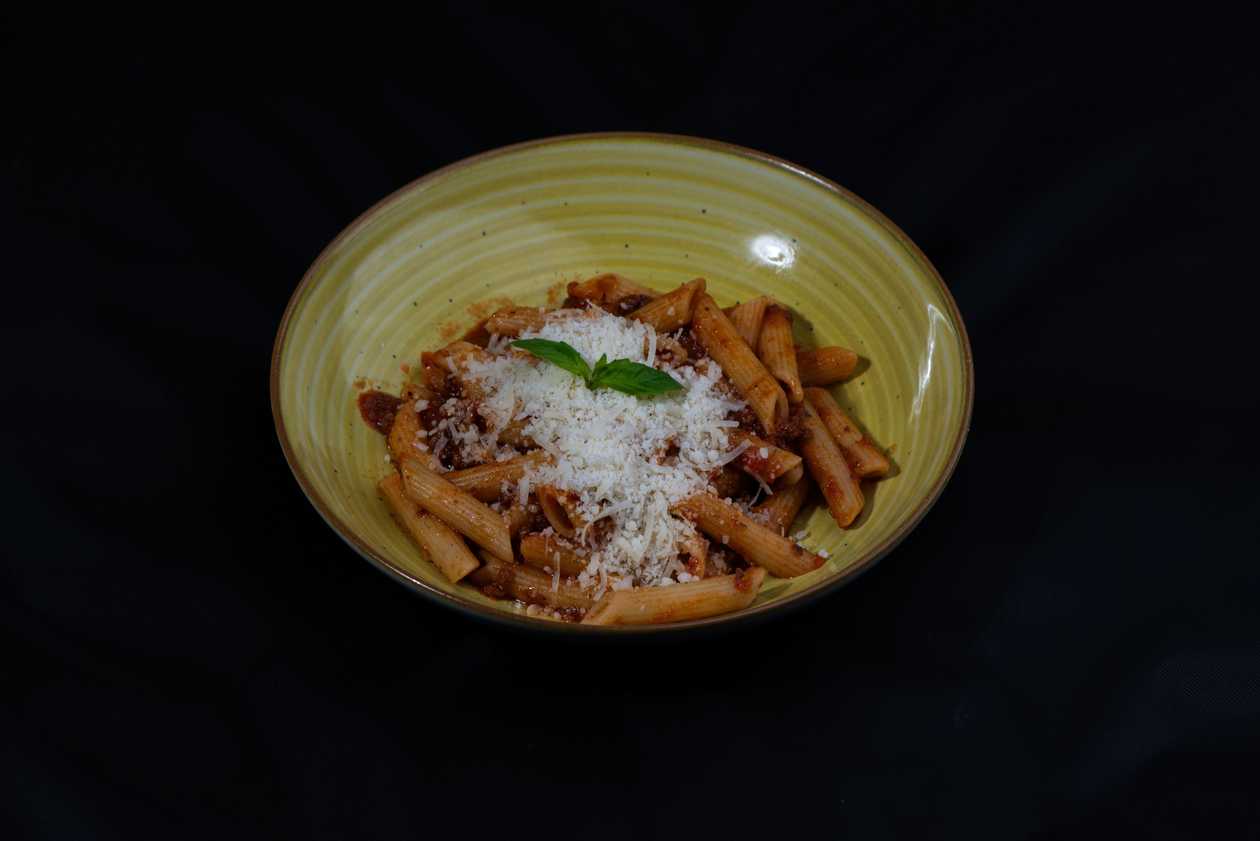 Penne bolognese