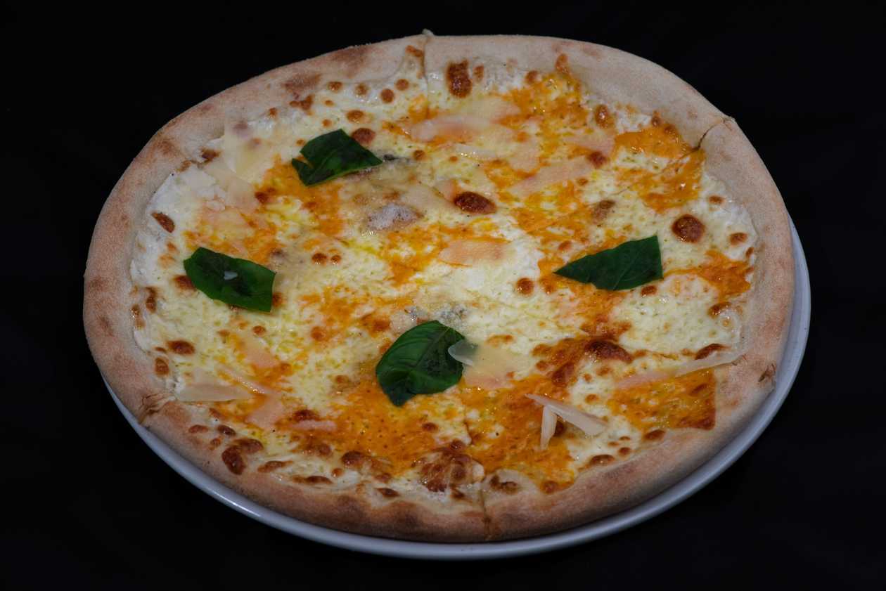 Quattro formaggi pizza