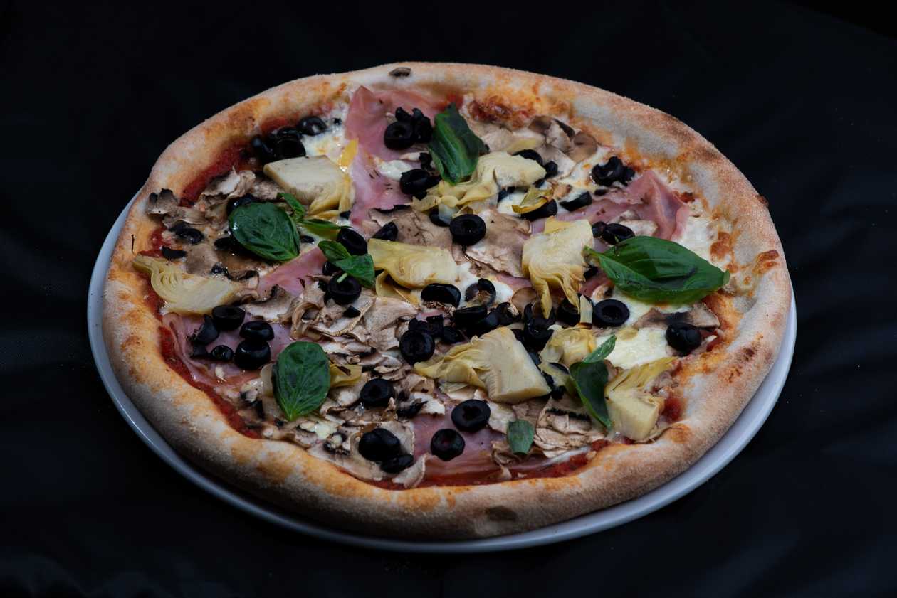Quattro stagioni pizza