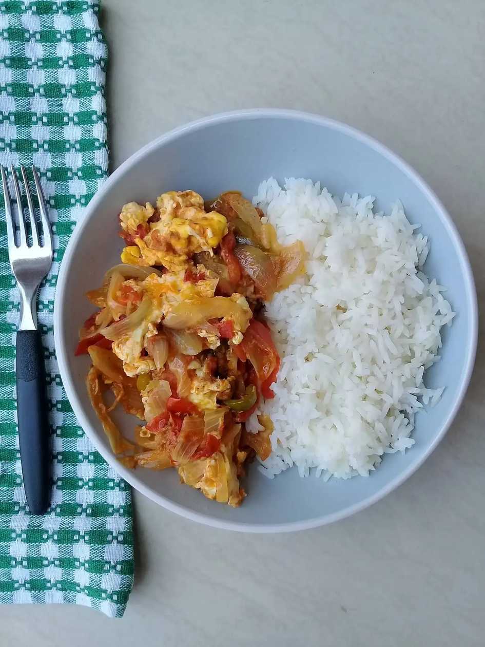 Plain Rice with Cabbage Stew and Grilled Chicken