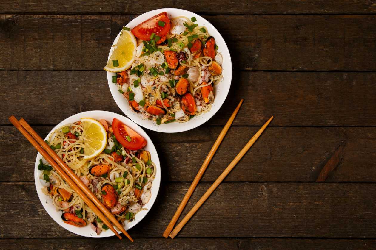 K014 Fried egg noodles with seafood