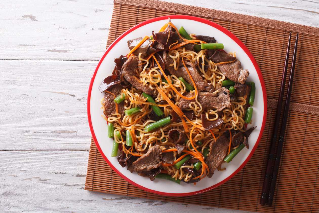 K013 Fried egg noodles with beef