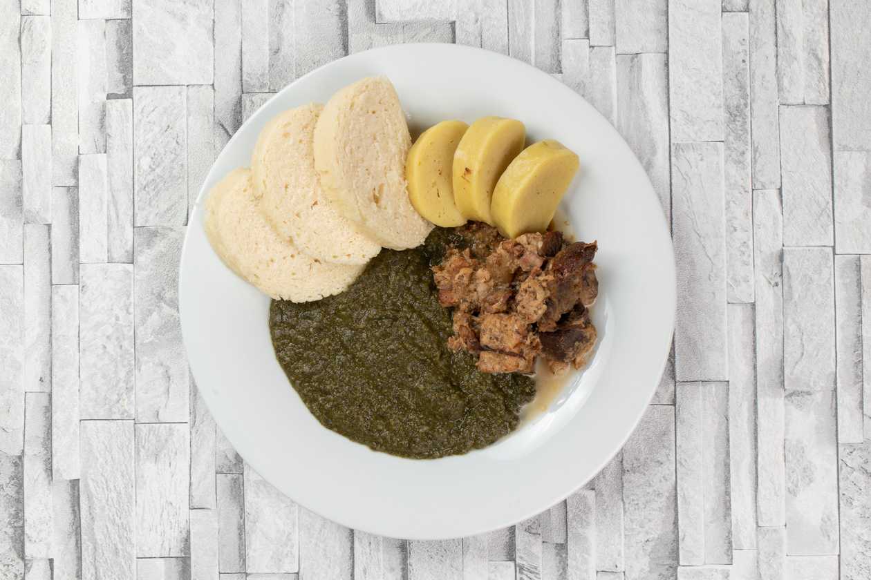 Vepřové výpečky se špenátem, mix knedlík