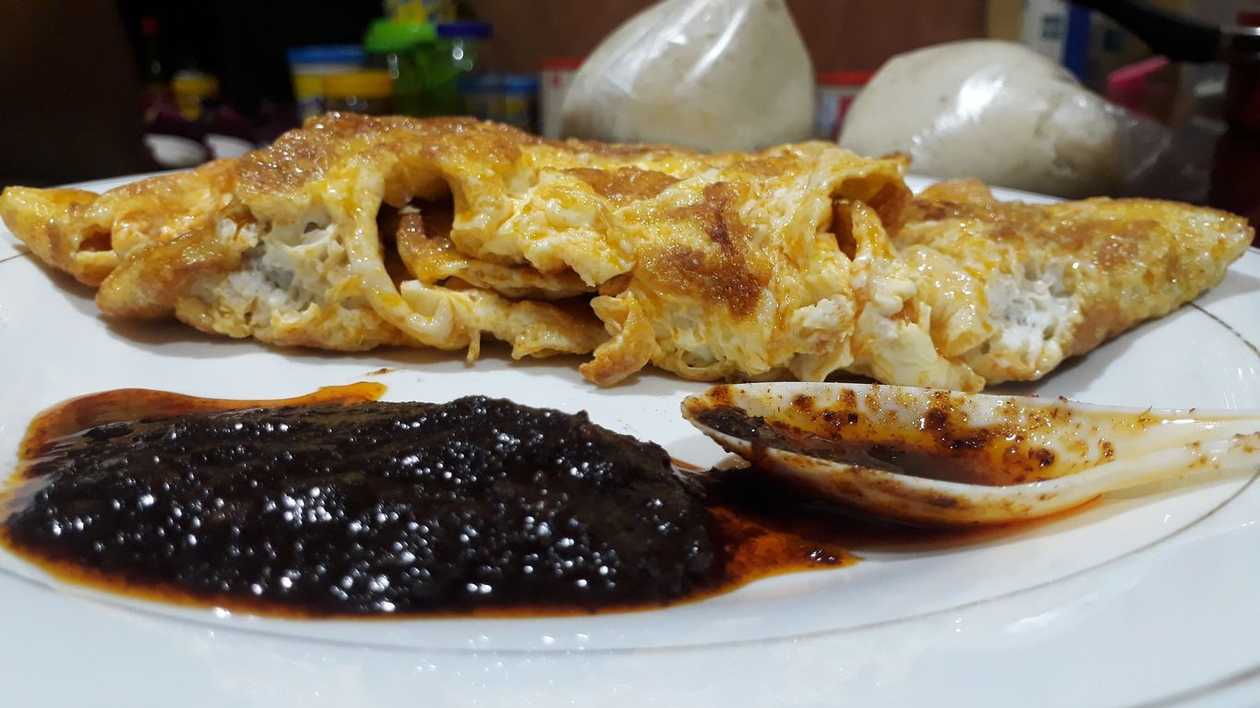 Two hot balls of Kenkey with four Fried eggs