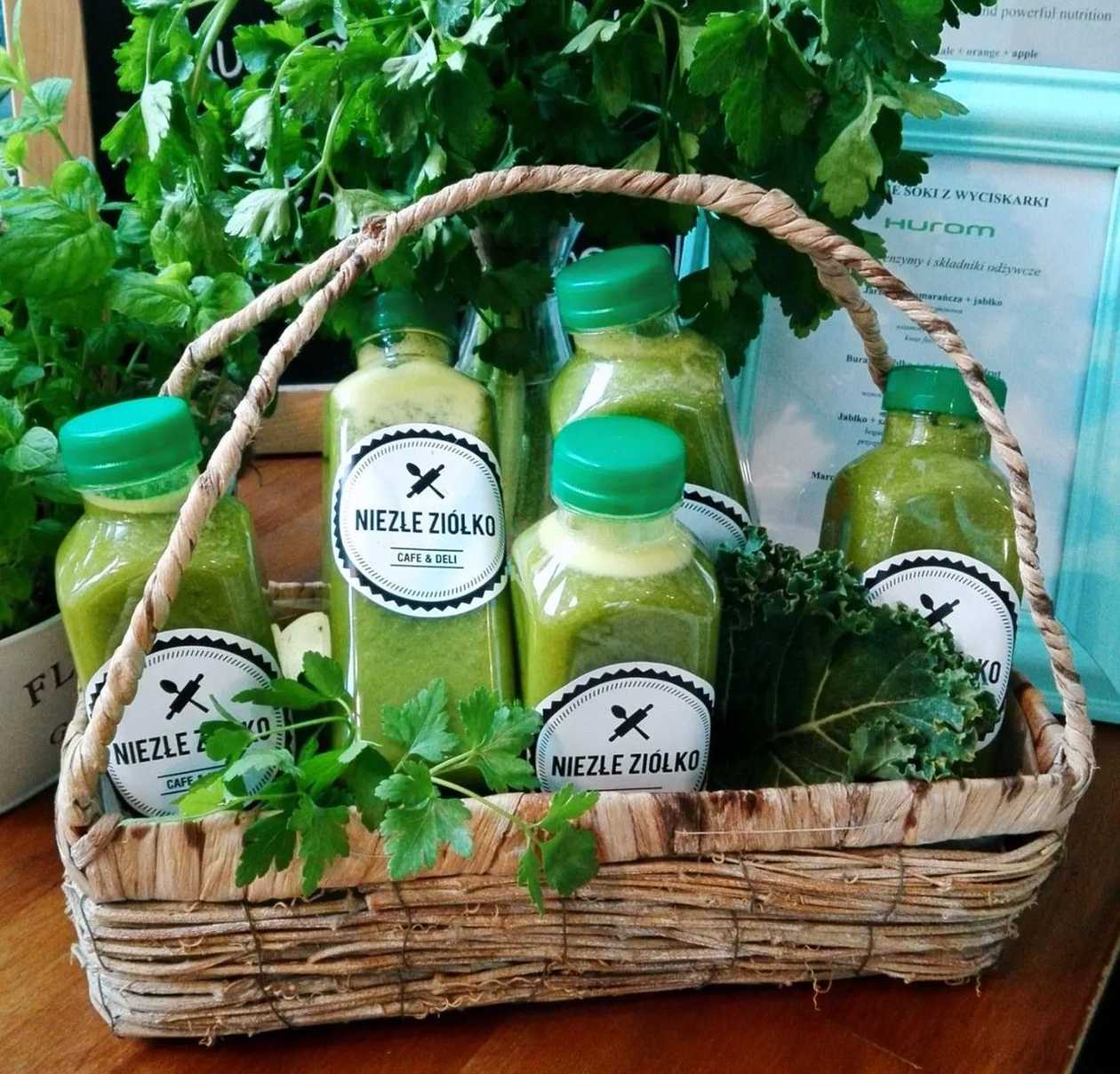 Juice Pear, Pineapple, Cucumber, Spinach, Basil