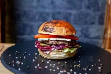 Classic gorgonzola burger