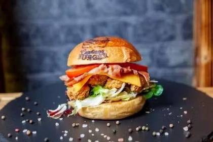 Crispy bacon burger