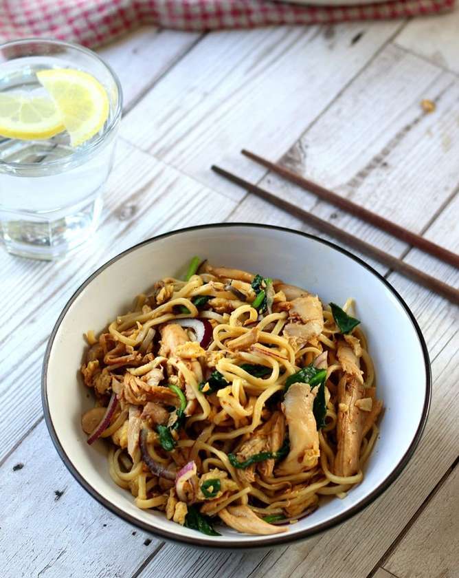 Yellow Noodles with Chicken