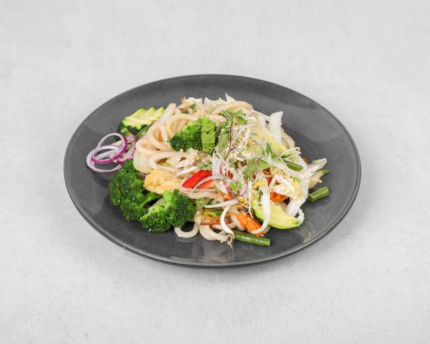 Makaron Udon z Warzywami i Kurczakiem