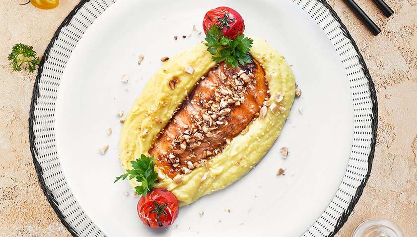 Salmon in Sesame and Peanut Crust