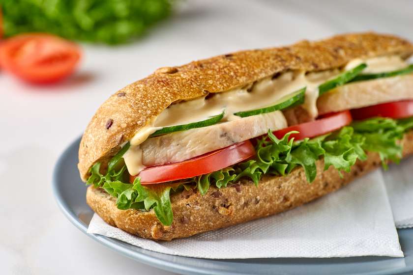Sandwich cu piept de pui