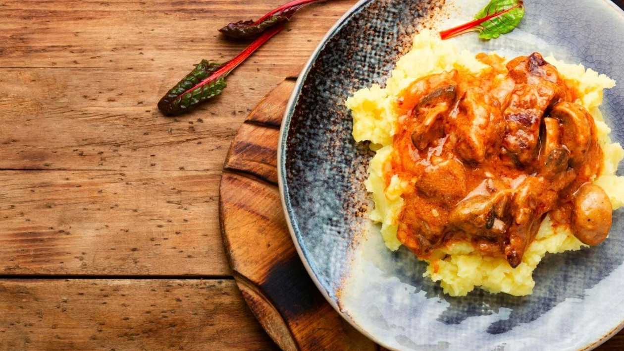 Pork in Spicy Sauce with Soup or Dessert