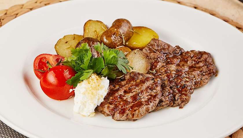 Meat Mignons with Baby Potatoes