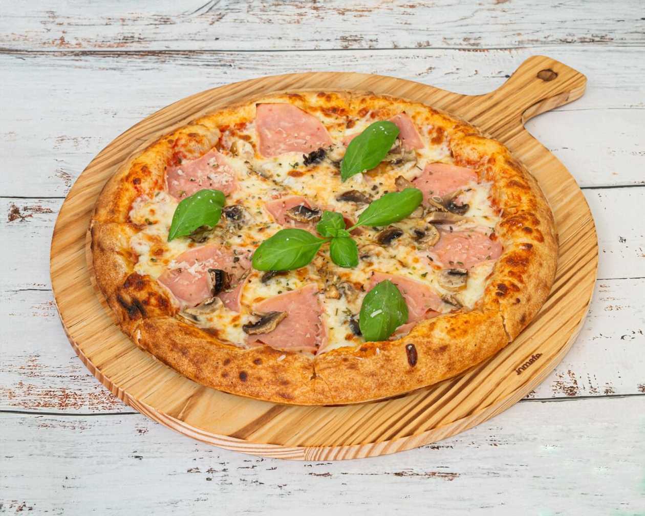 Prosciutto and Mushroom Pizza