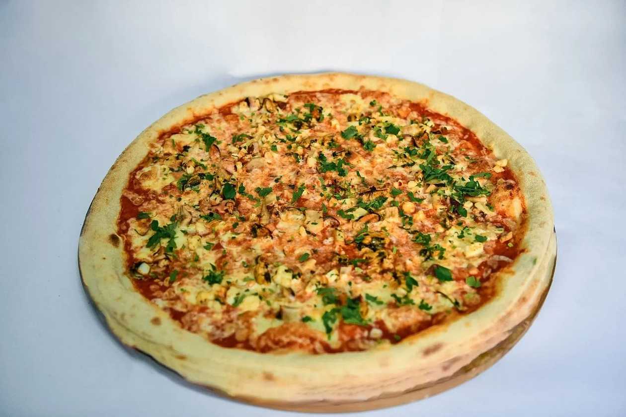 Seafood pizza 33cm