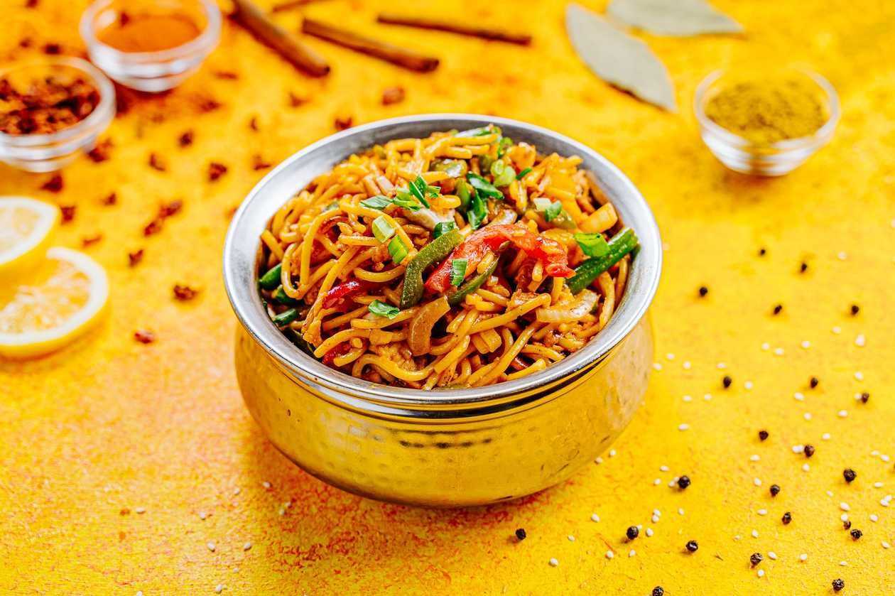 134. Noodles with chicken, garlic and chili