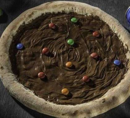 Pizza com Nutella e M&M’s