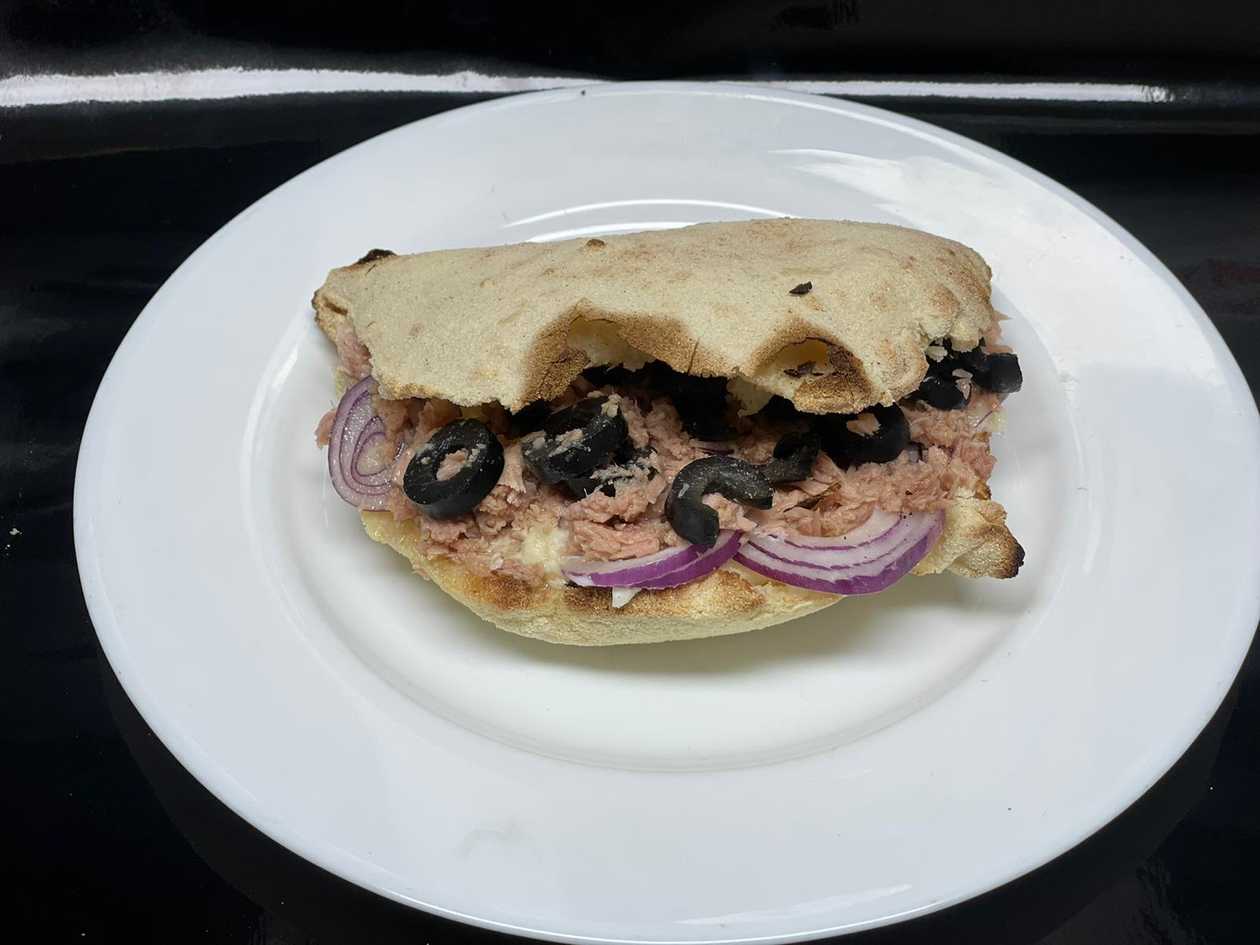 Tonno e cipolla panini sandwich