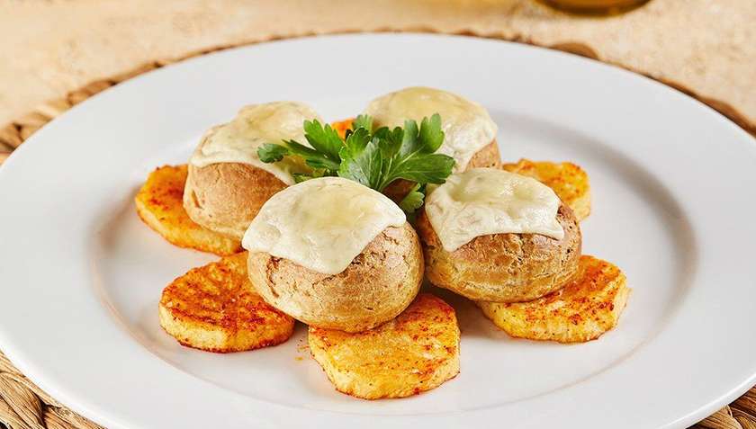 Chicken and Mushrooms Profiteroles