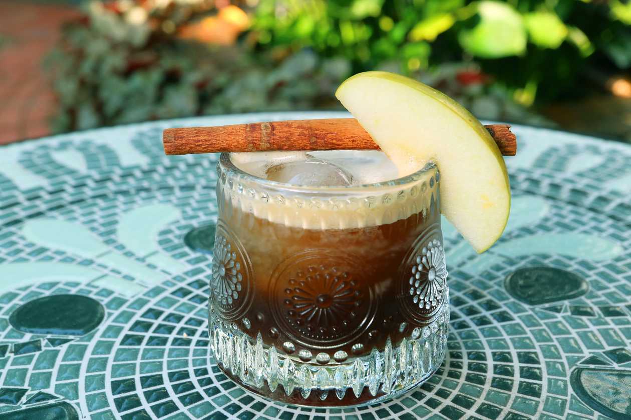 Apple & Cinnamon Iced Tea