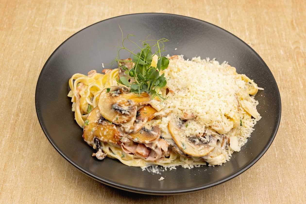 Paste panna, prosciutto e funghi