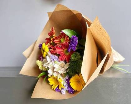 Bouquet of the Day in Cheerful Tones