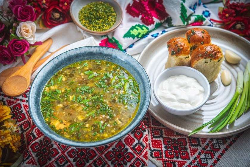 (LP) Green borscht with pampushkas and sour cream