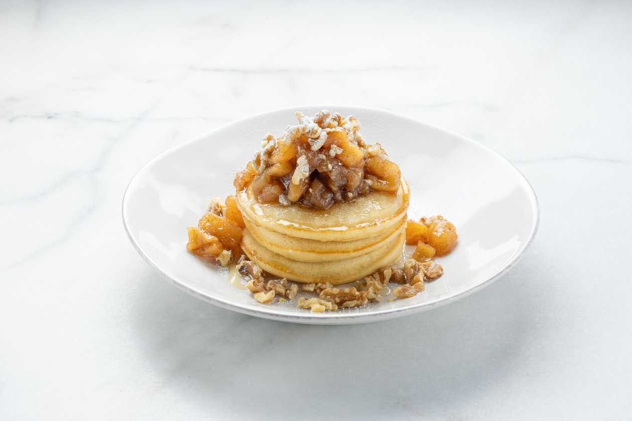 Panqueca com compota de maçã