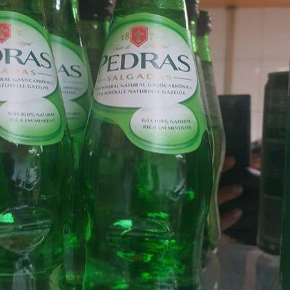 Água com Gás Pedras