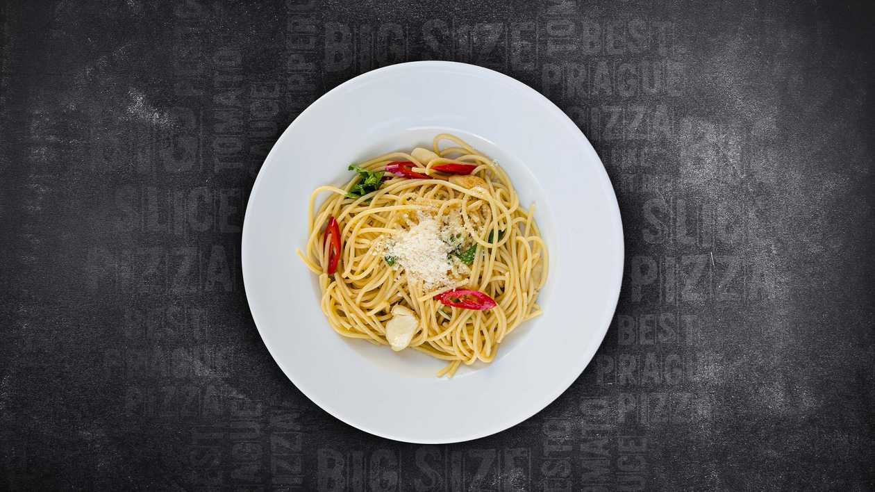 SPAGHETTI AGLIO OLIO E PEPERONCINO