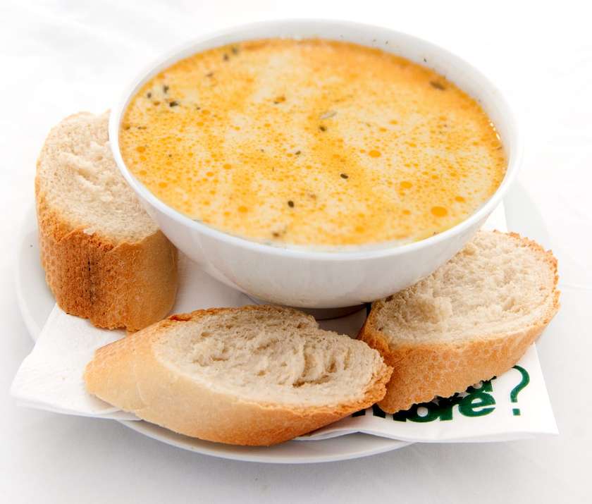 Ciorbă de salată cu afumătură