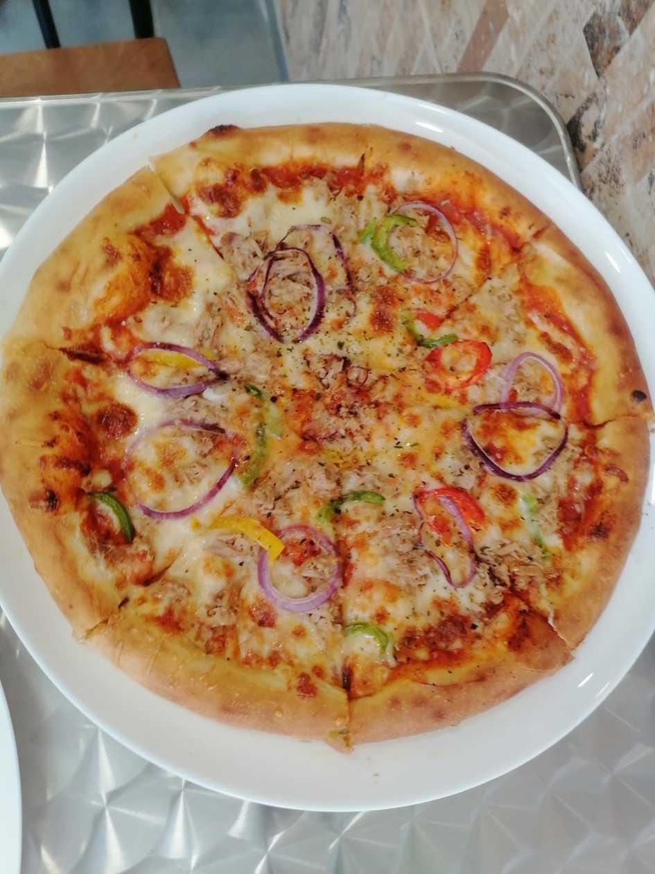 Tuna Pizza