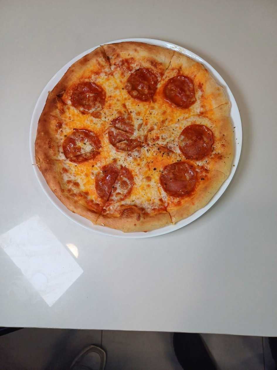 Salami Pizza