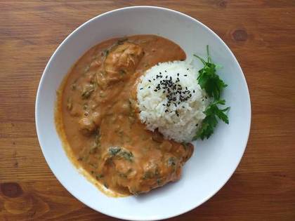 Frango de Amendoim e Espinafres